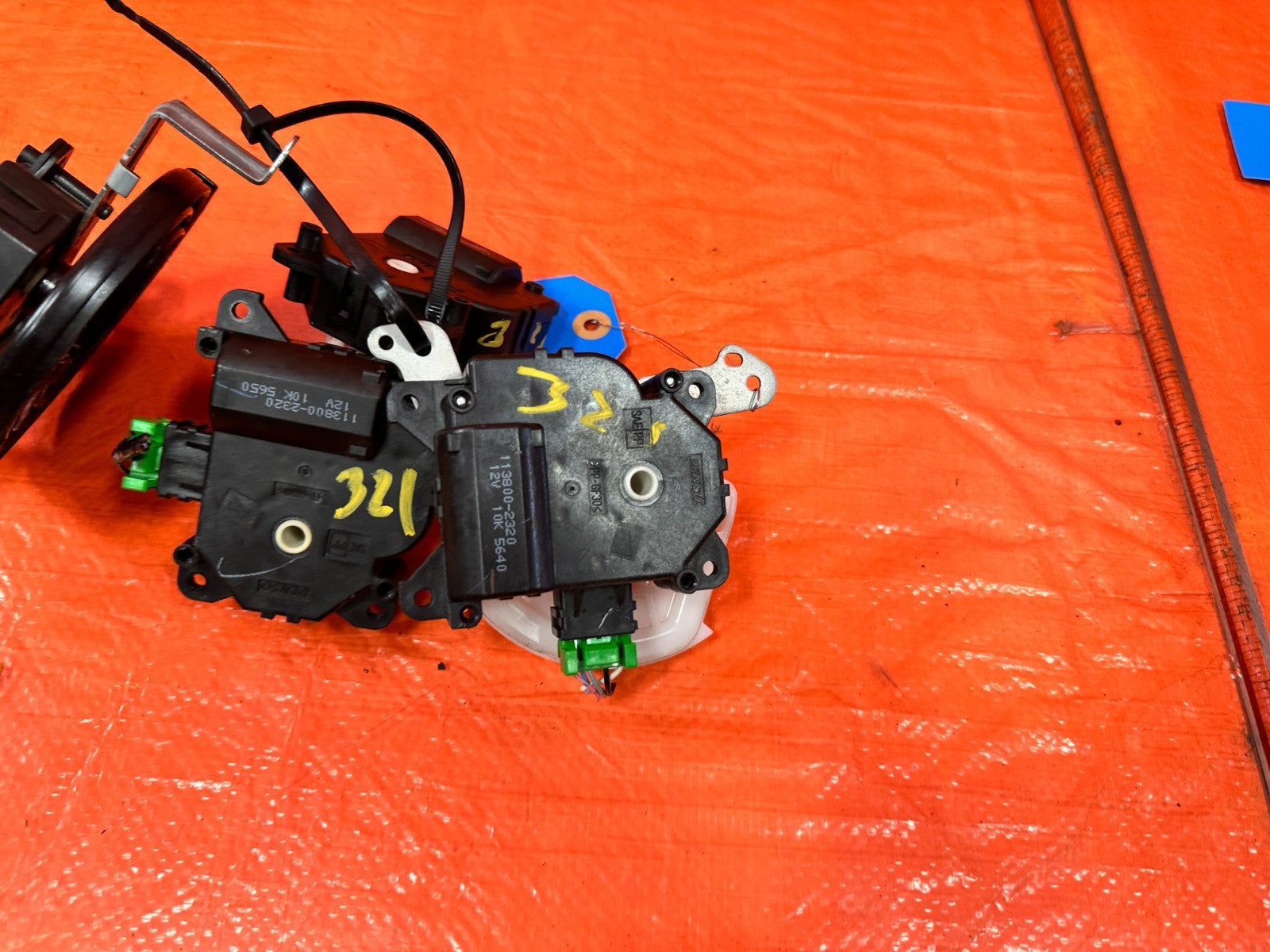 04 14 ACURA TSX   AC FLAP VENT ACTUATOR   ALL OF THE MODULES   OEM 3211