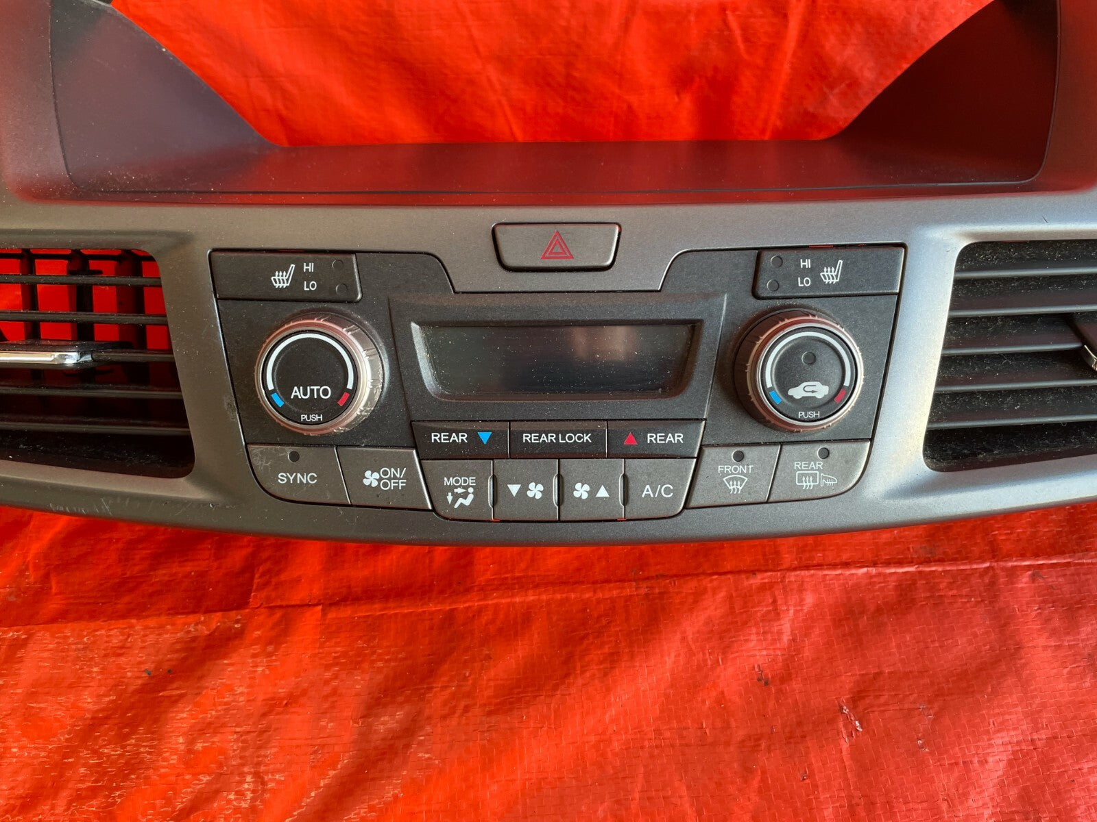 11 12 HONDA ODYSSEY   EX L / TOURING   CLIMATE CONTROL W/ CLUSTER BEZEL AC VENTS9