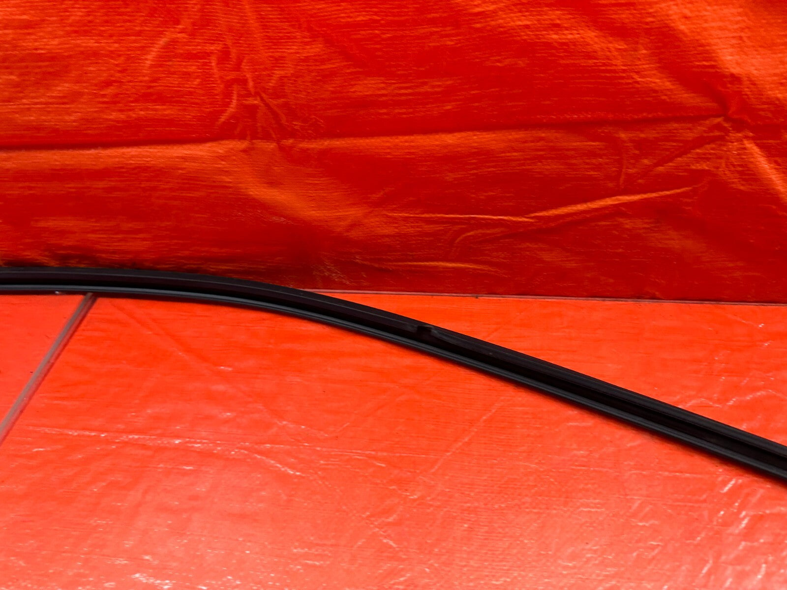 96 00 HONDA CIVIC   COUPE & HATCH   PASSENGER RIGHT DOOR GLASS SUB SEAL OEM #2016