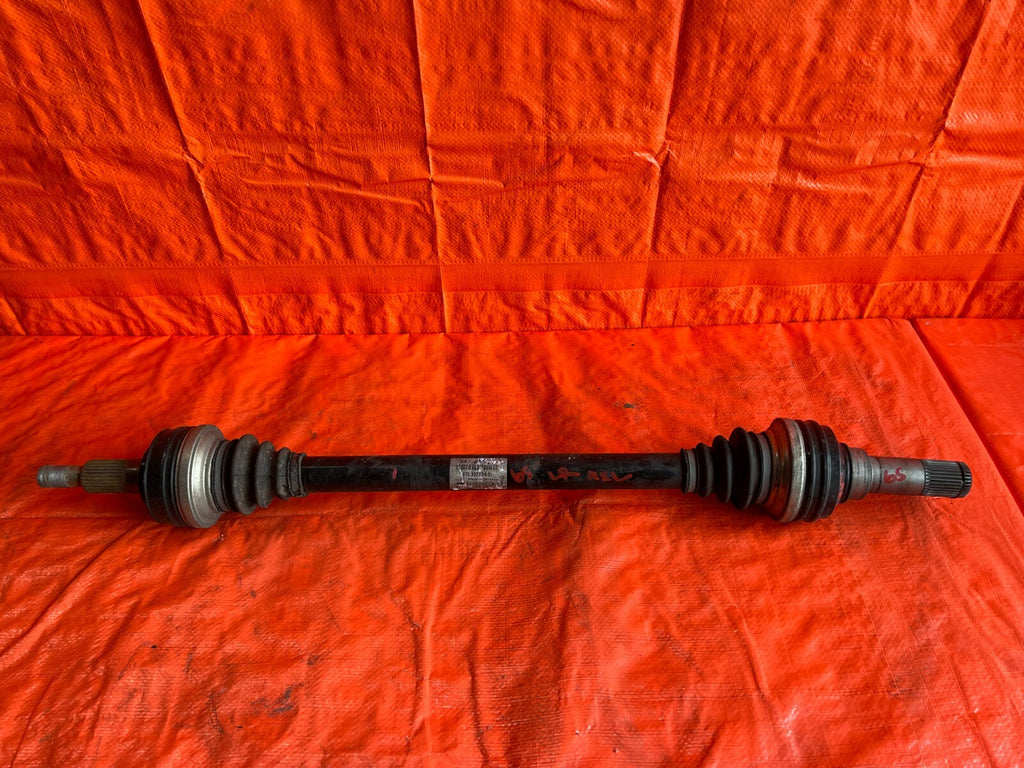 11 16 PORSCHE   PANAMERA 4 MODEL   LEFT OR RIGHT REAR AXLE DRIVESHAFT   OEM #650