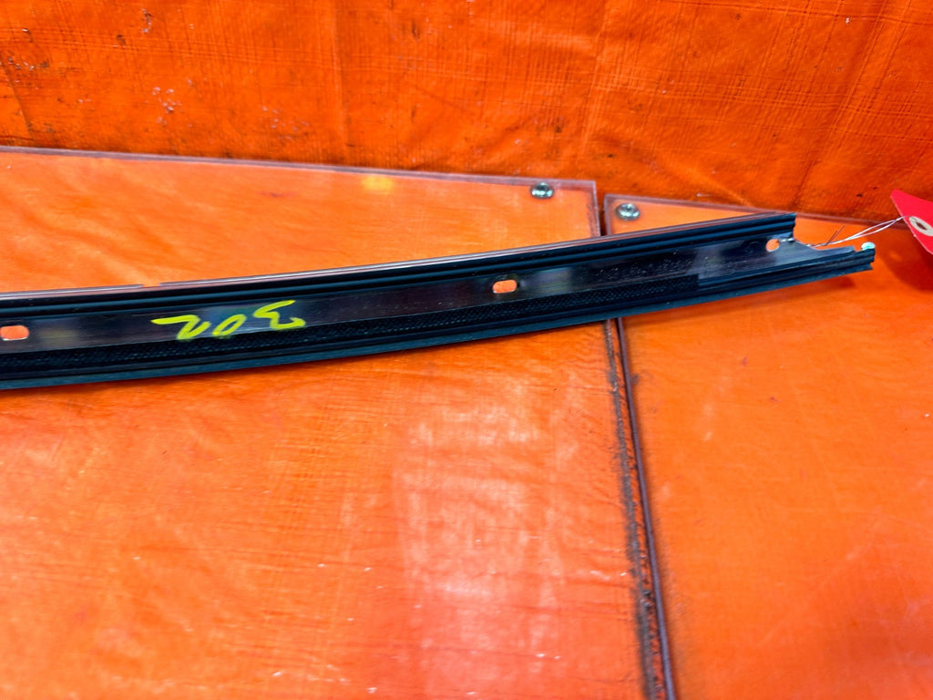 10 16 HYUNDAI GENESIS COUPE   DRIVER LEFT GLASS WINDOW DRIP MOLDING OEM #3023