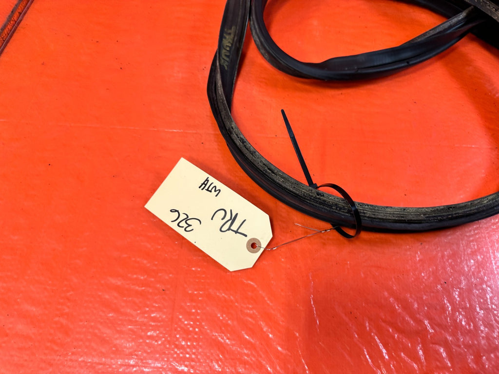 10 16 HYUNDAI GENESIS COUPE TRUNK WEATHER STRIP TRIM GASKET LINER LINING OEM 3261