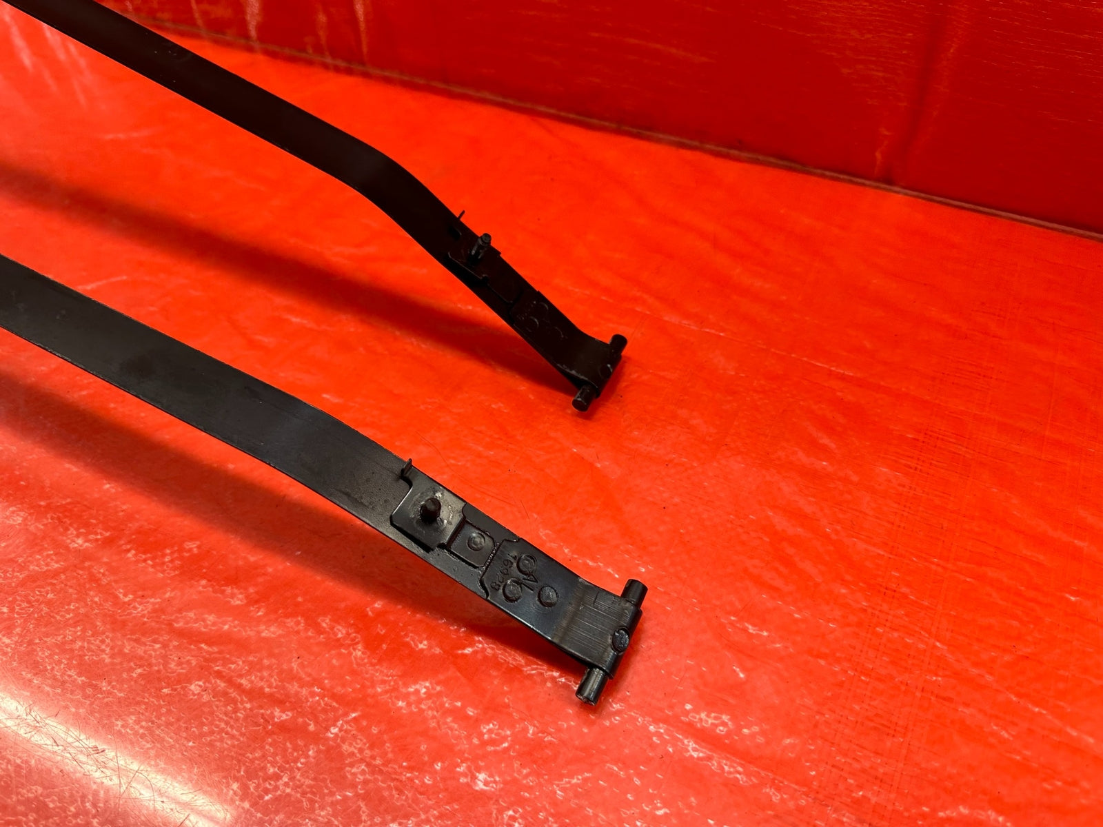 14 20 INFINITI Q50   GAS GASOLINE FUEL TANK MOUNTING STRAPS BAND SET   OEM #18513