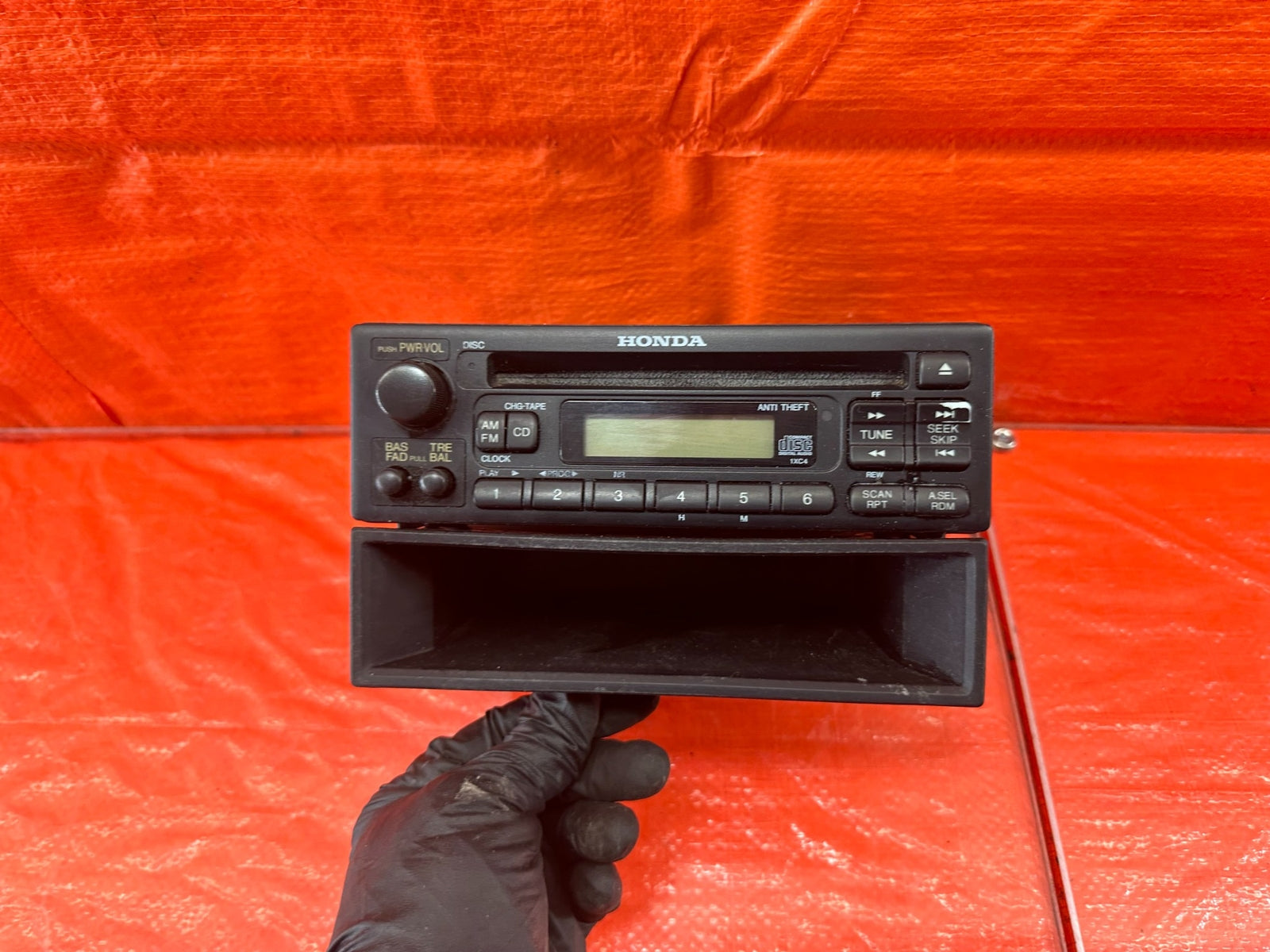 96 00 HONDA CIVIC   AM FM RADIO STEREO CD PLAYER   OEM FACTORY #1956