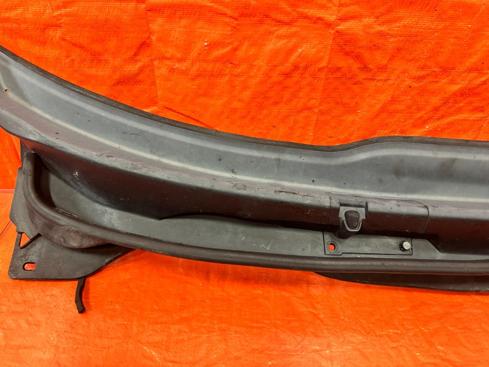 04 05 ACURA TSX   WINDSHIELD WIPER COWL TRIM PLASTIC   OEM FACTORY #3044
