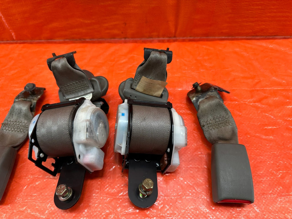02 06 ACURA RSX TYPE S & BASE   REAR SEAT BELT SET LEFT RIGHT   TAN   OEM #1836