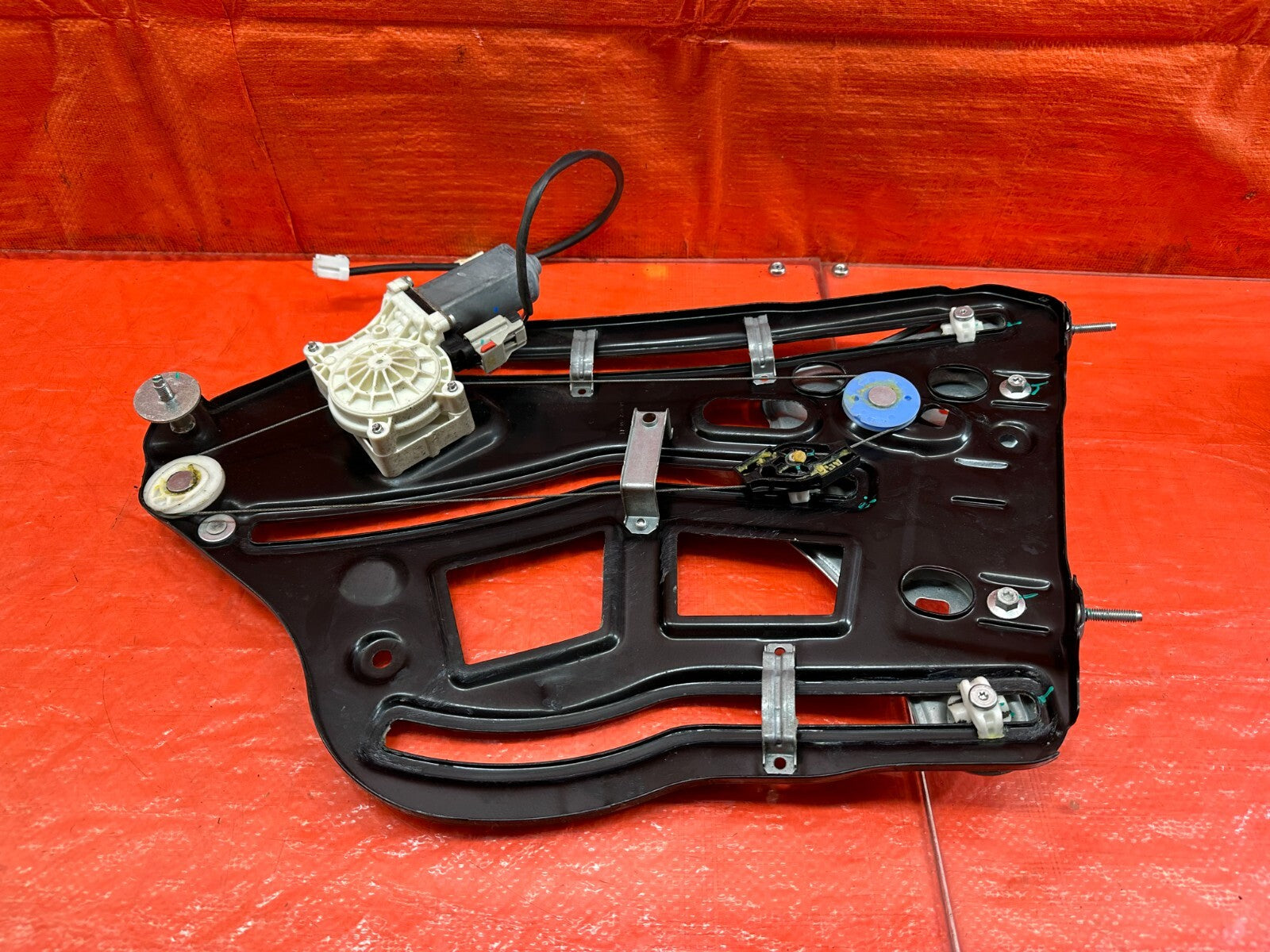09 15 INFINITI G37 CONVERTIBLE RIGHT REAR QUARTER GLASS WINDOW REGULATOR OEM 2326