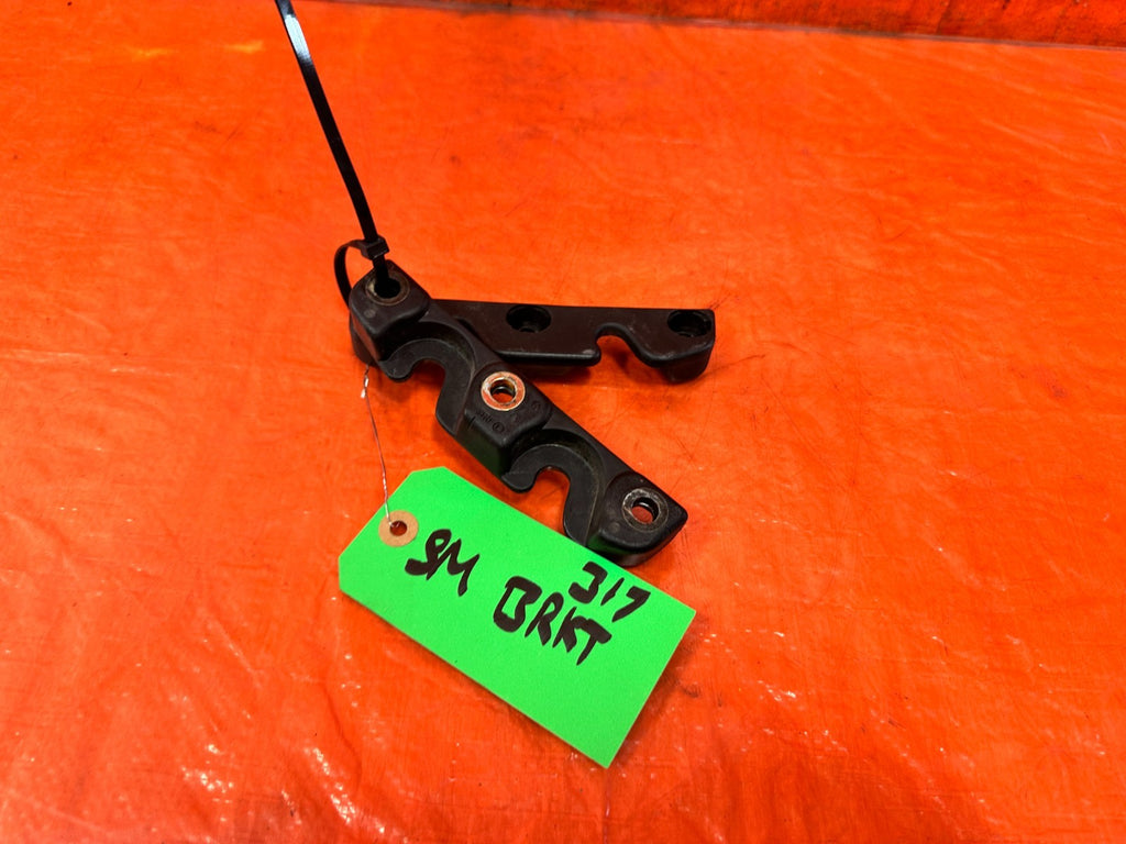 90 91 HONDA CIVIC HATCHBACK   DOOR SEAT BELT BRACKET   LEFT RIGHT OEM 3171