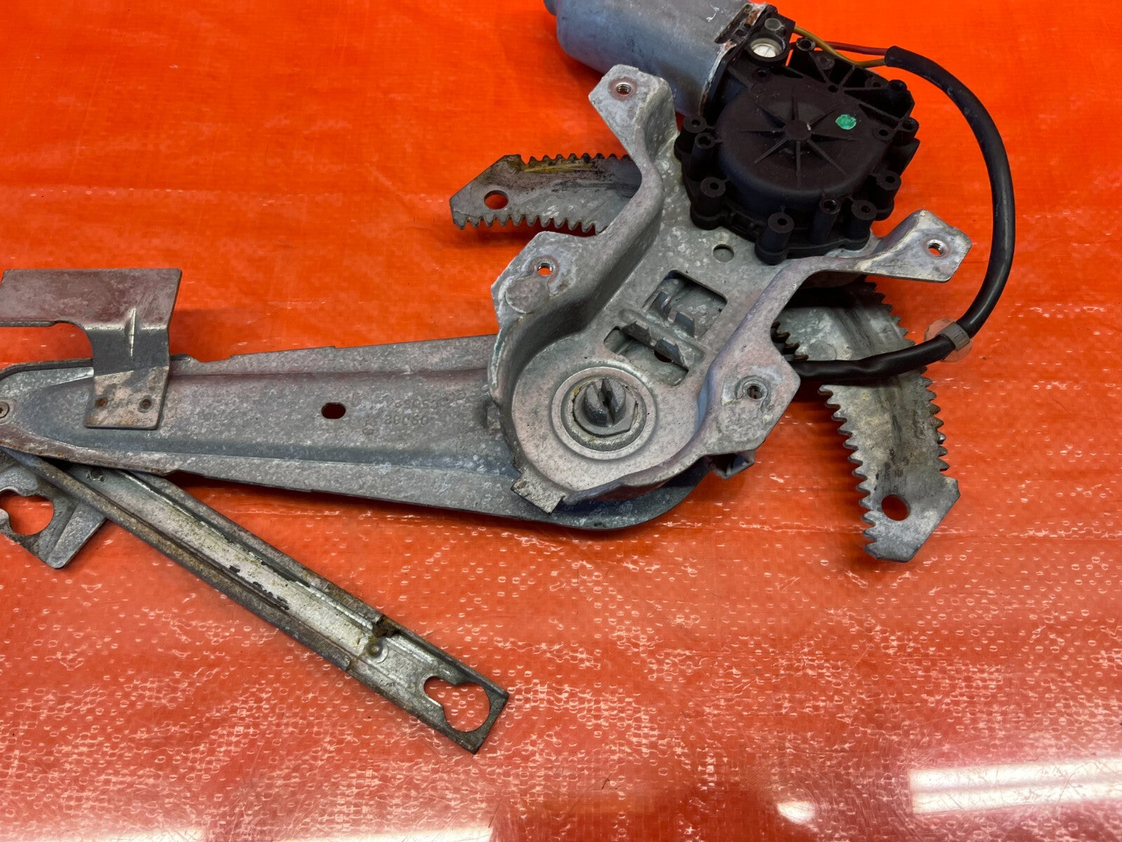 96 00 HONDA CIVIC 4D SEDAN PASSENGER RIGHT REAR WINDOW REGULATOR W MOTOR OEM 1426