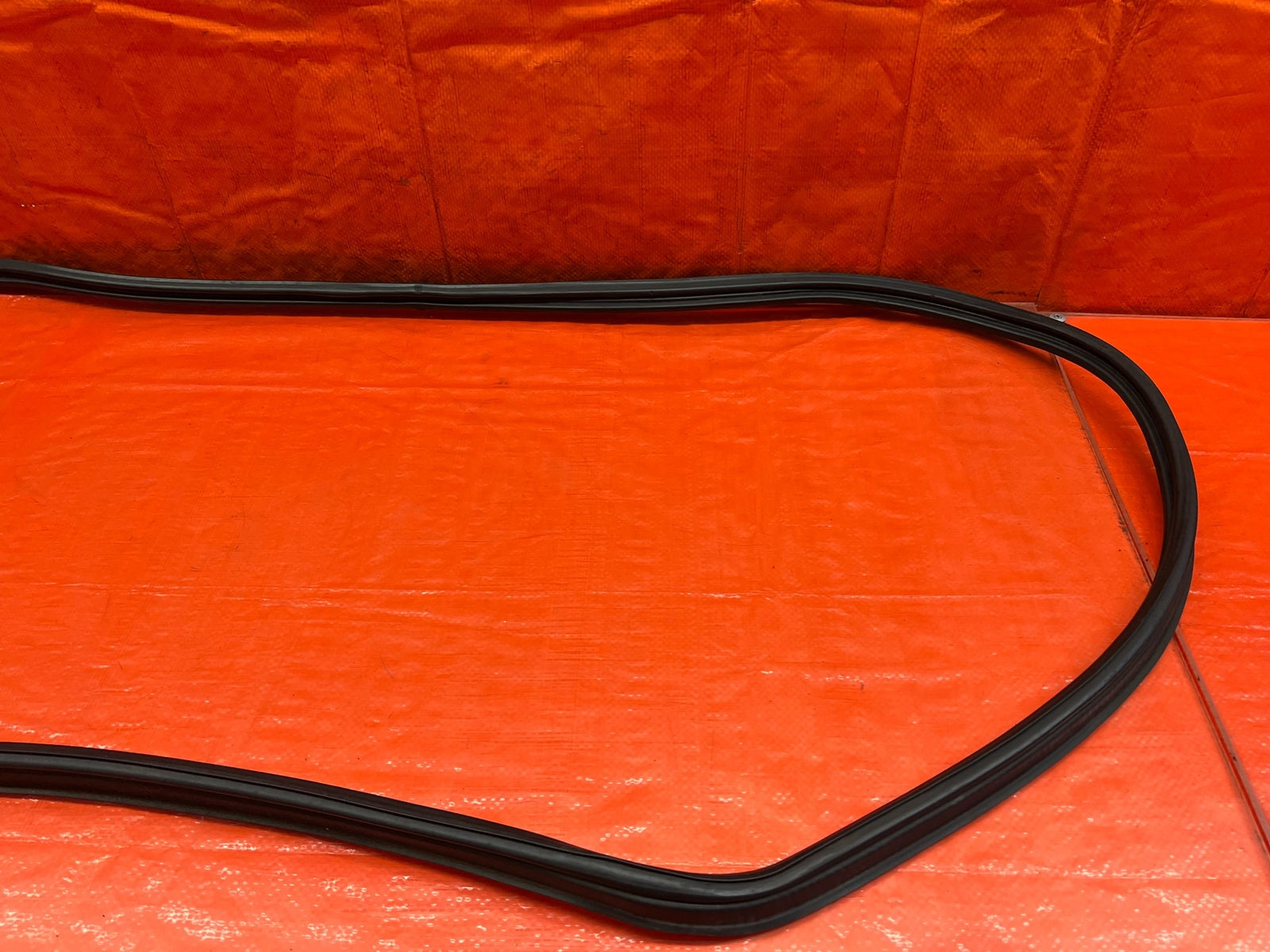 02 05 HONDA CIVIC SI EP3 HATCH TAILGATE TRUNK HATCH LATCH WEATHER TRIM STRIP 2305