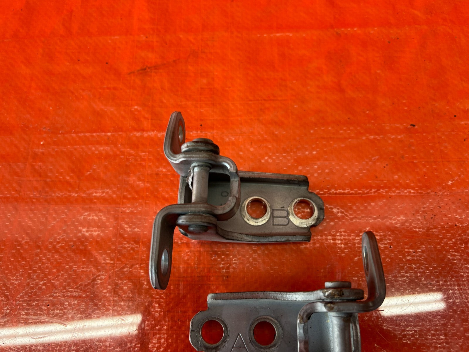 02 06 ACURA RSX   PASSENGER RIGHT FRONT DOOR HINGE SET UPPER LOWER   OEM #1226