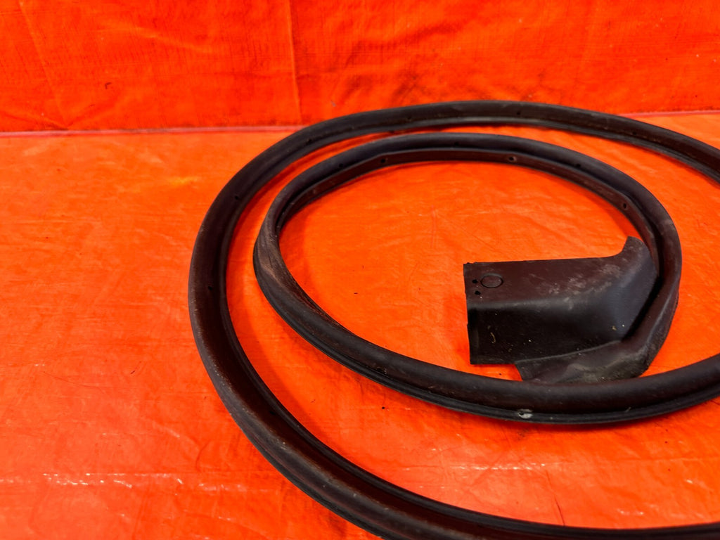 FRS BRZ & 86   RIGHT   LOWER DOOR MOUNTED WEATHER STRIP RUBBER GASKET 2932