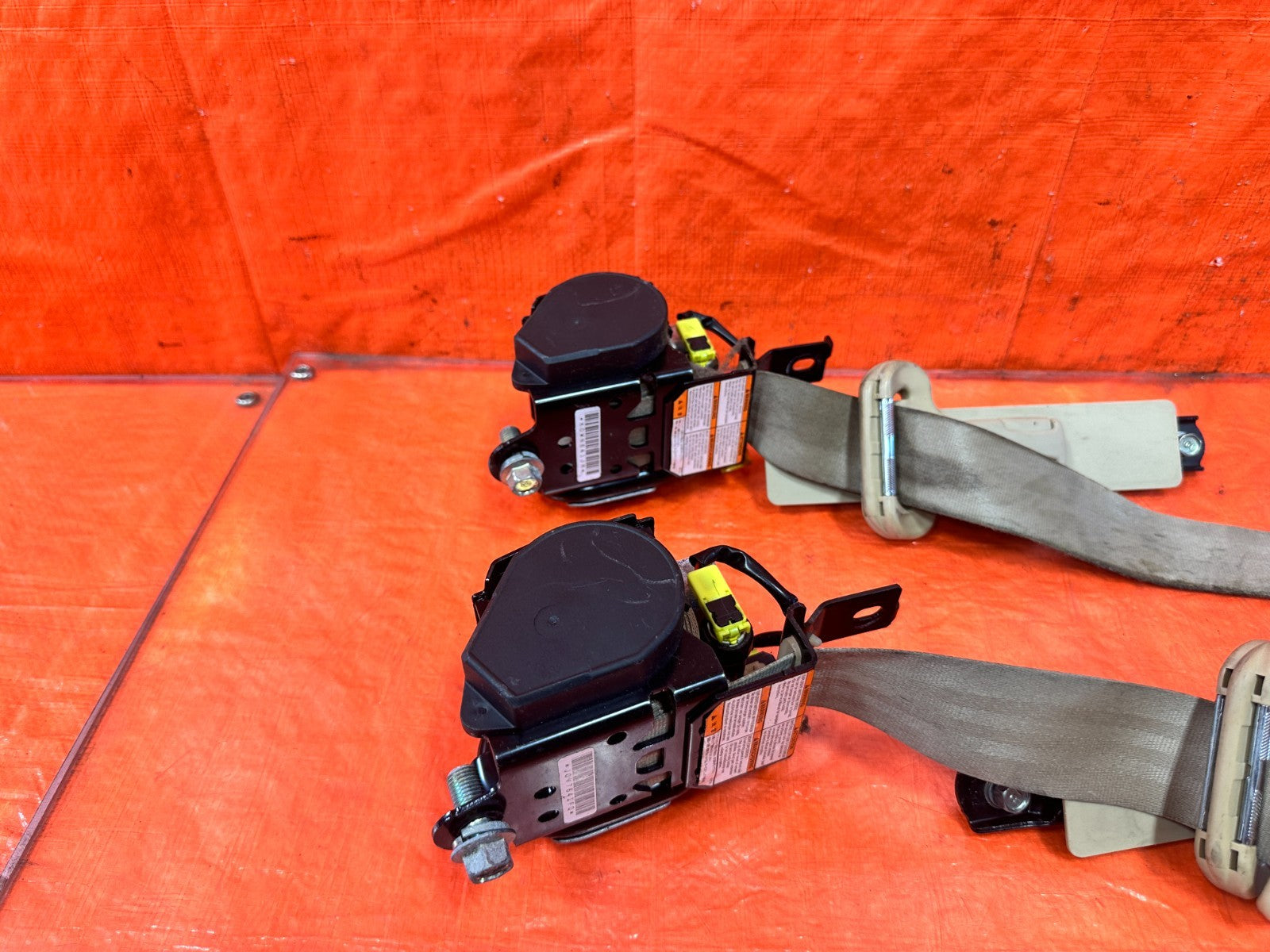 04 05 ACURA TSX   LEFT & RIGHT FRONT SEAT BELTS   TAN COLOR   OEM FACTORY #3041