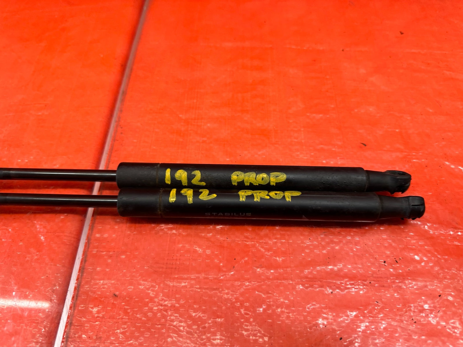 07 10 INFINITI G35 G37 SEDAN   LEFT AND RIGHT REAR TRUNK SHOCKS   OEM #1925
