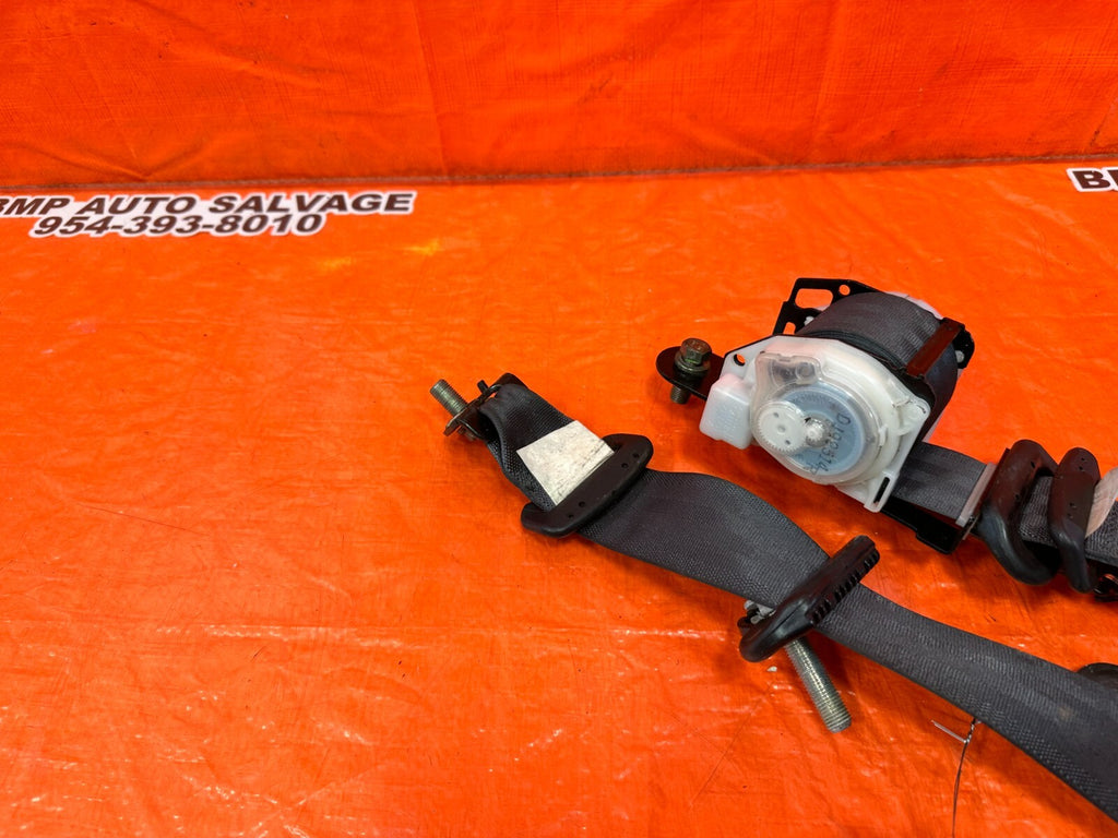 02 06 ACURA RSX TYPE S & BASE   REAR SEAT BELT SET LEFT RIGHT BLACK OEM #06DC56
