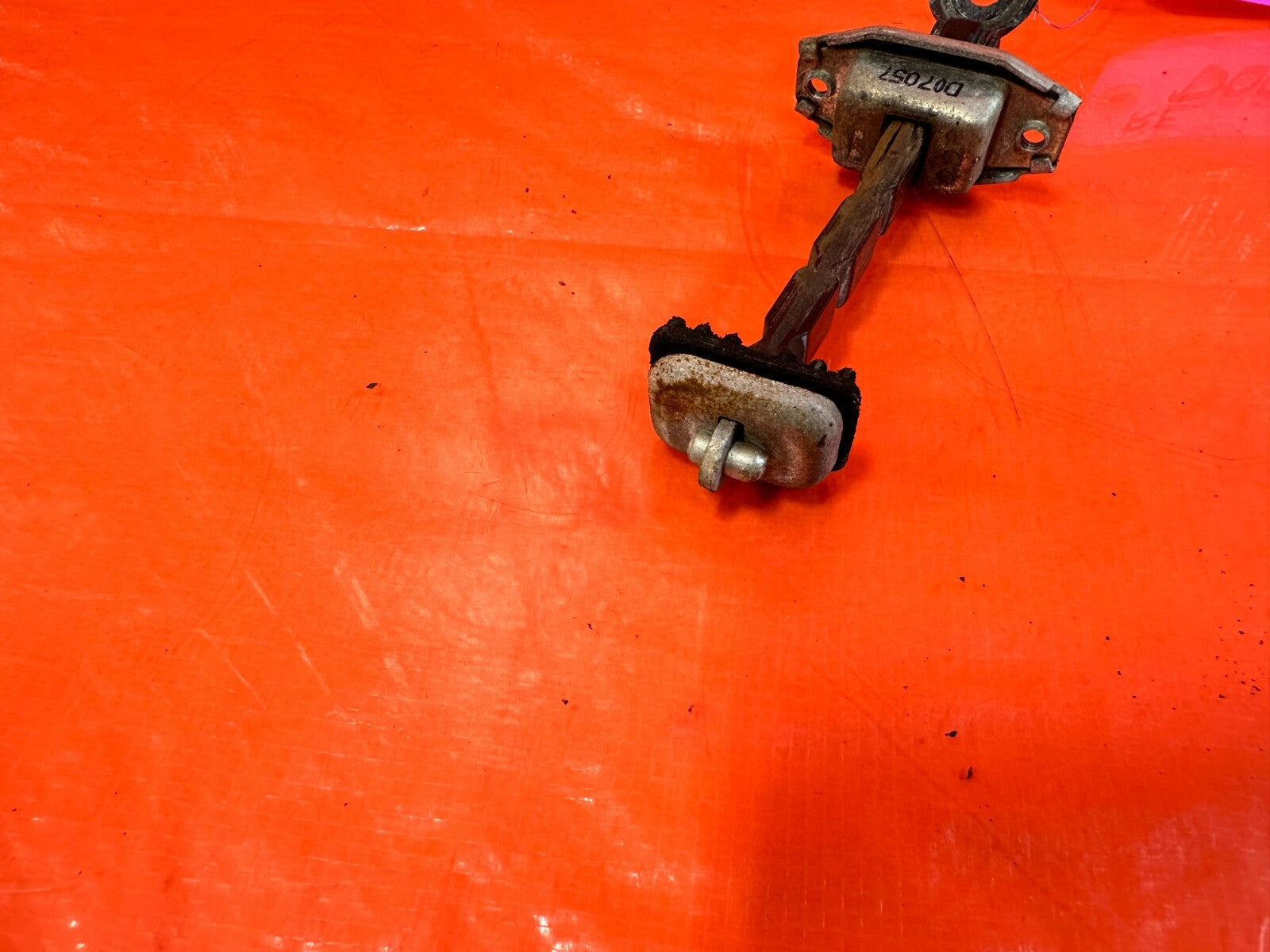 06 11 CIVIC 4D SEDAN   PASSENGER RIGHT FRONT DOOR CHECKER HINGE ARM STOPPER #2706