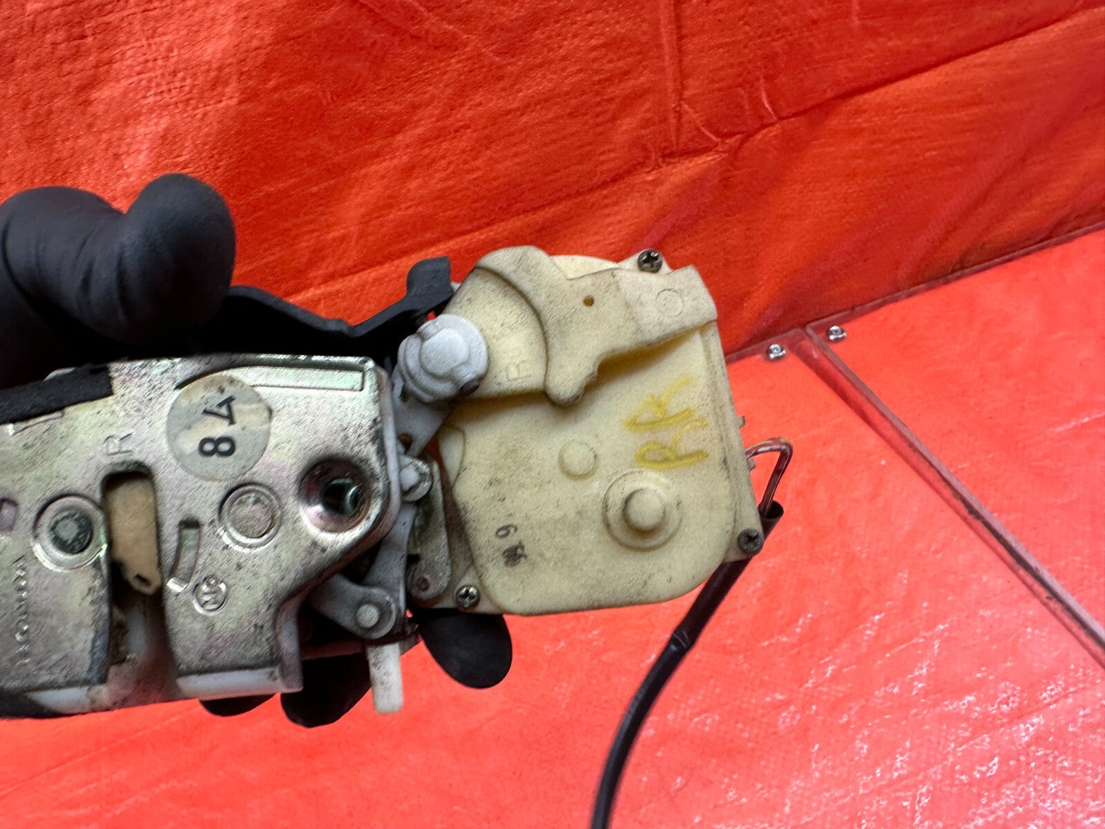 94 01 INTEGRA SEDAN   PASSENGER RIGHT REAR DOOR LOCK ACTUATOR   OEM FACTORY #22811