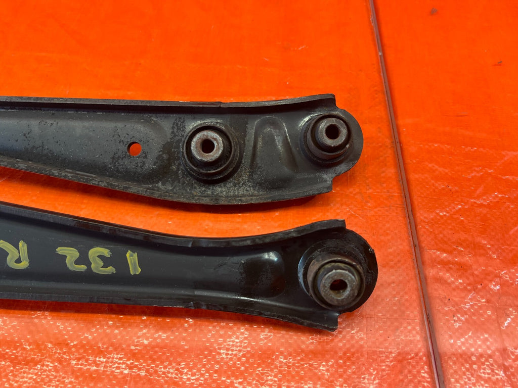 96 00 HONDA CIVIC   REAR LOWER CONTROL ARM SET   LEFT & RIGHT LOWER ARMS OEM 1328