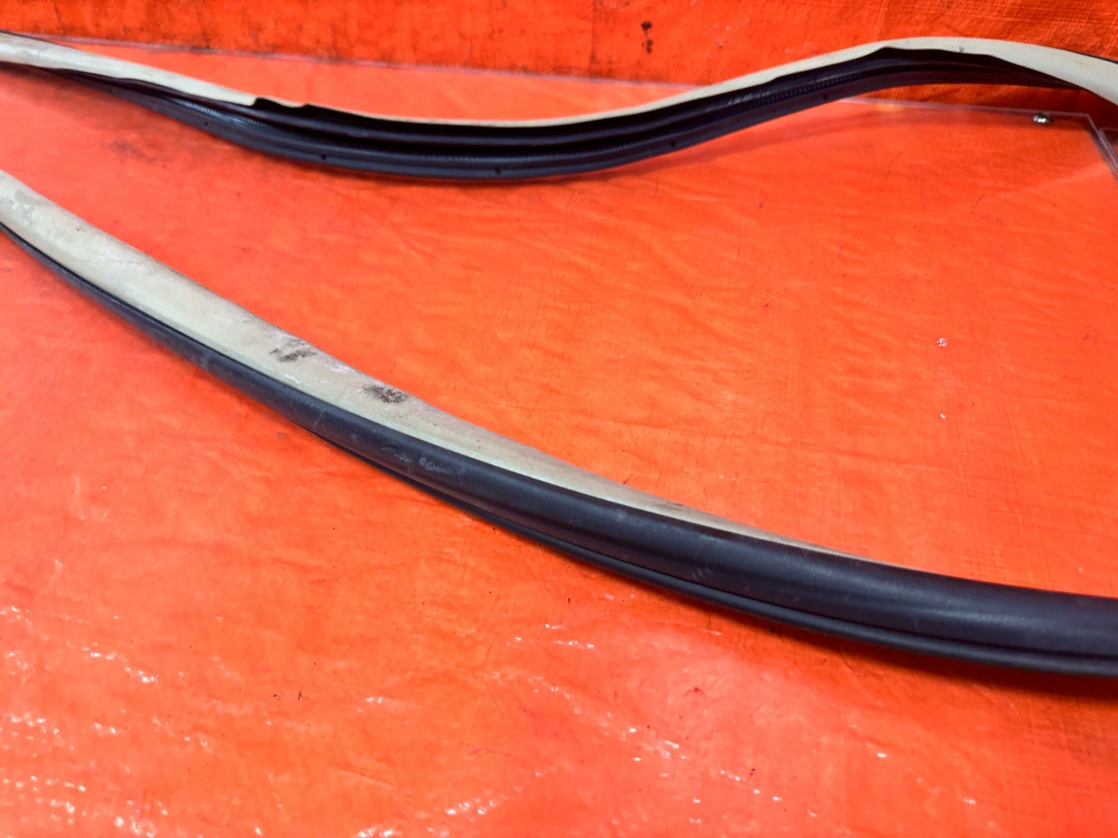 04 08 ACURA TSX   LEFT FRONT   DOOR TO CHASSIS WEATHER STRIP OPEN TRIM OEM #3048