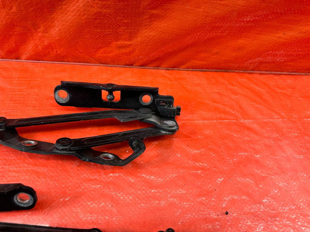 07 13 INFINITI G35 G37 SEDAN   LEFT AND RIGHT TRUNK HINGES   OEM FACTORY #1925