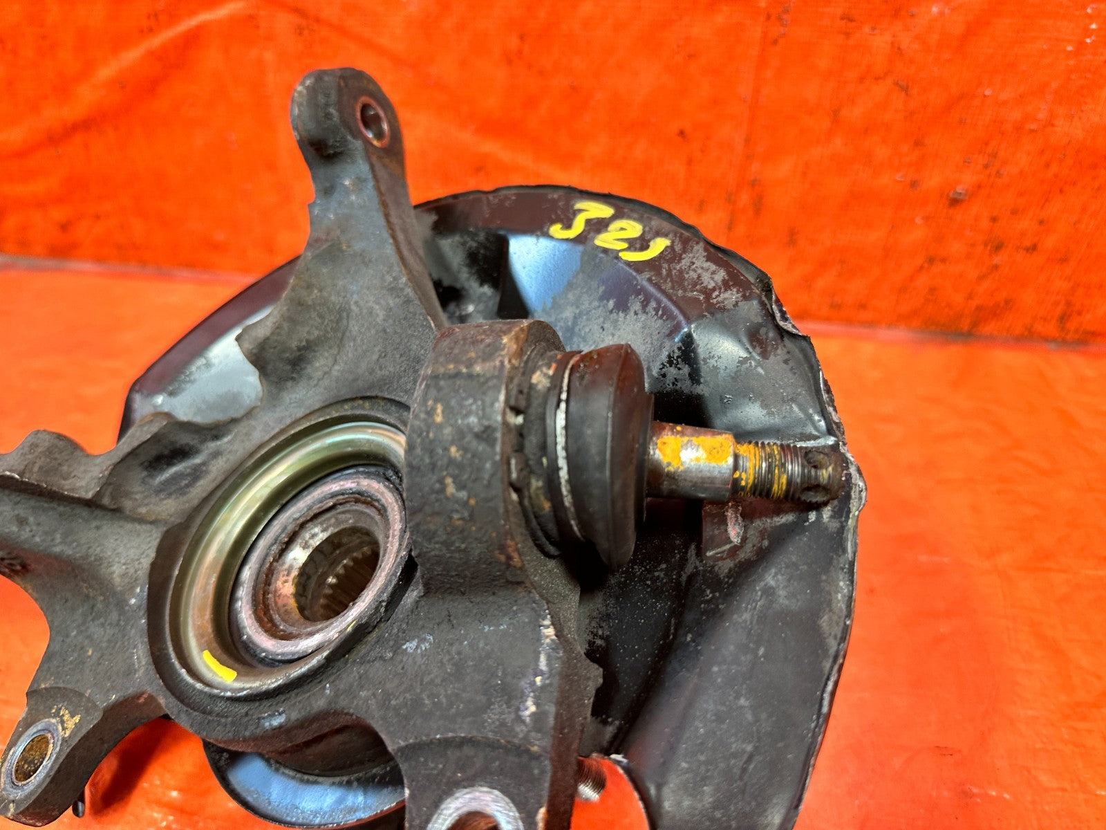90 91 HONDA CIVIC HATCHBACK   PASSENGER RIGHT FRONT SPINDLE KNUCKLE HUB OEM 32511