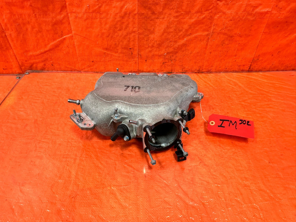 10 16 HYUNDAI GENESIS COUPE 3.8L AT   INTAKE MANIFOLD   TOP PORTION   OEM #3020