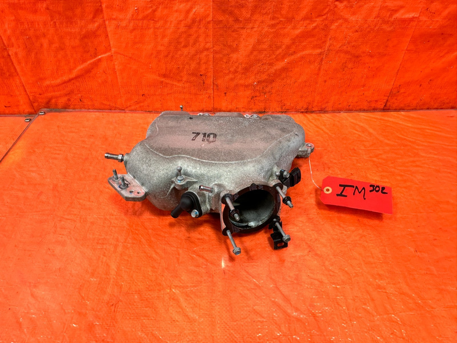 10 16 HYUNDAI GENESIS COUPE 3.8L AT   INTAKE MANIFOLD   TOP PORTION   OEM #3020