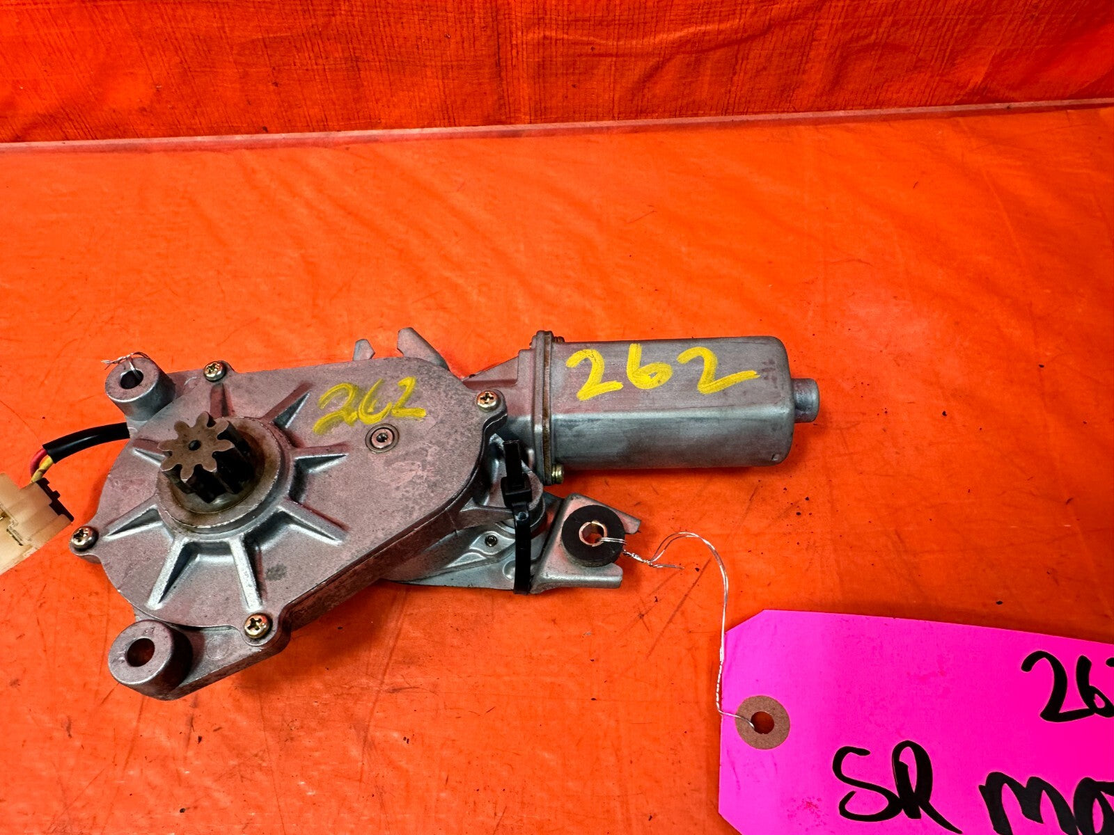 04 08 NISSAN 350Z CONVERTIBLE   CONVERTIBLE TOP MOTOR   OEM FACTORY #262 36