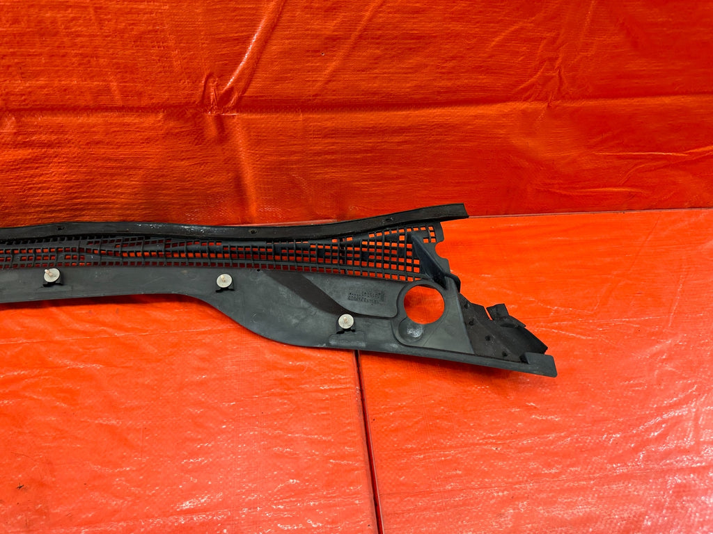 95 98 HONDA ODYSSEY   WINDSHIELD WIPER COWL TRIM PLASTIC   OEM FACTORY #19312