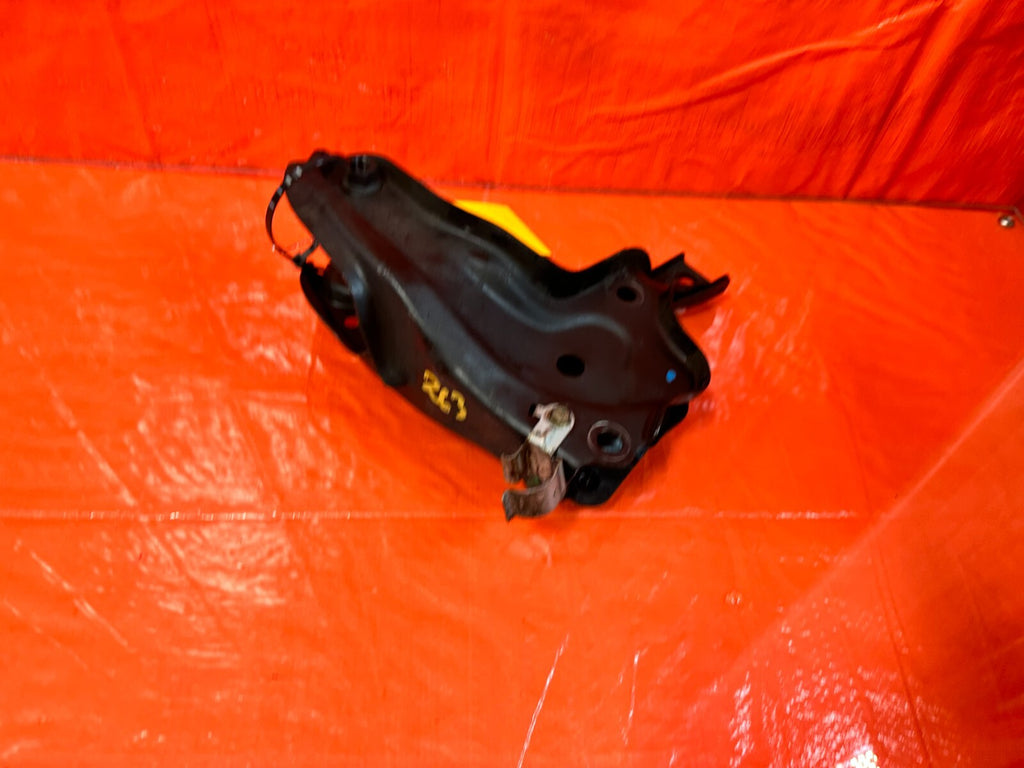 97 01 HONDA PRELUDE AUTOMATIC REAR TRANSMISSION BRACKET T BRACKET OEM #26310