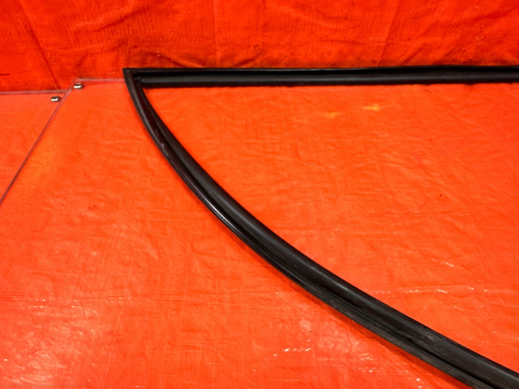 06 11 HONDA CIVIC COUPE PASSENGER RIGHT FRONT WINDOW GLASS RUN CHANNEL OEM #2825