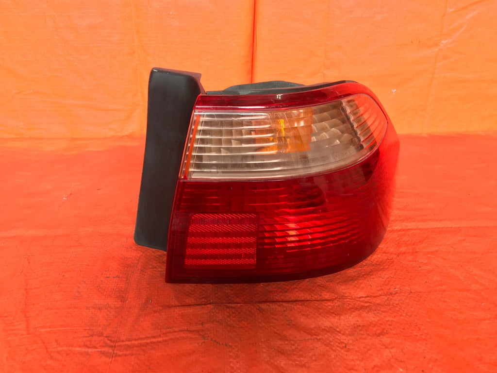 OEM 1998 98 HONDA ACCORD SEDAN PASSENGER RIGHT OUTER TAIL LIGHT LAMP R RH 4 4D0