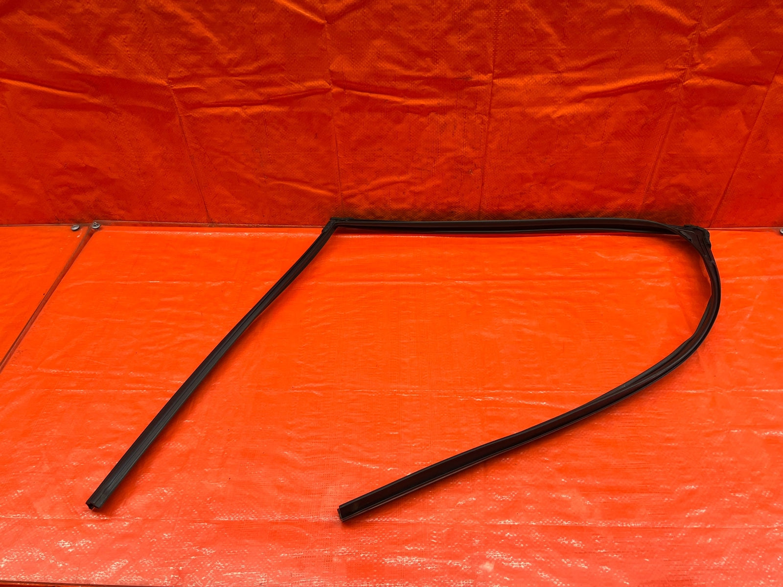 09 10 ACURA TSX   DRIVER LEFT REAR WINDOW GLASS RUN CHANNEL   OEM #2338