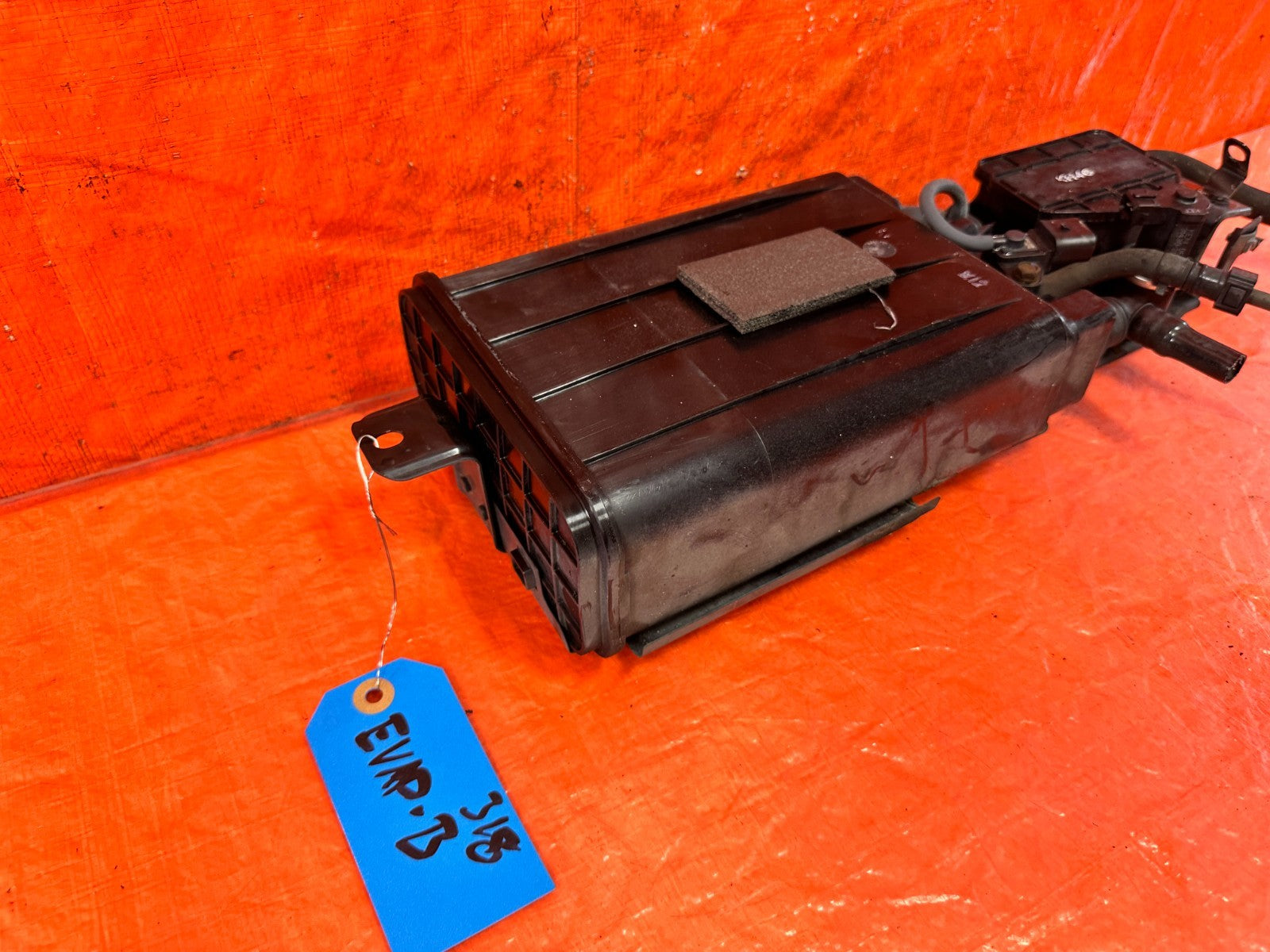 13 16 HYUNDAI GENESIS COUPE   FUEL VAPOR CHARCOAL EVAP TANK CANISTER   OEM 3182