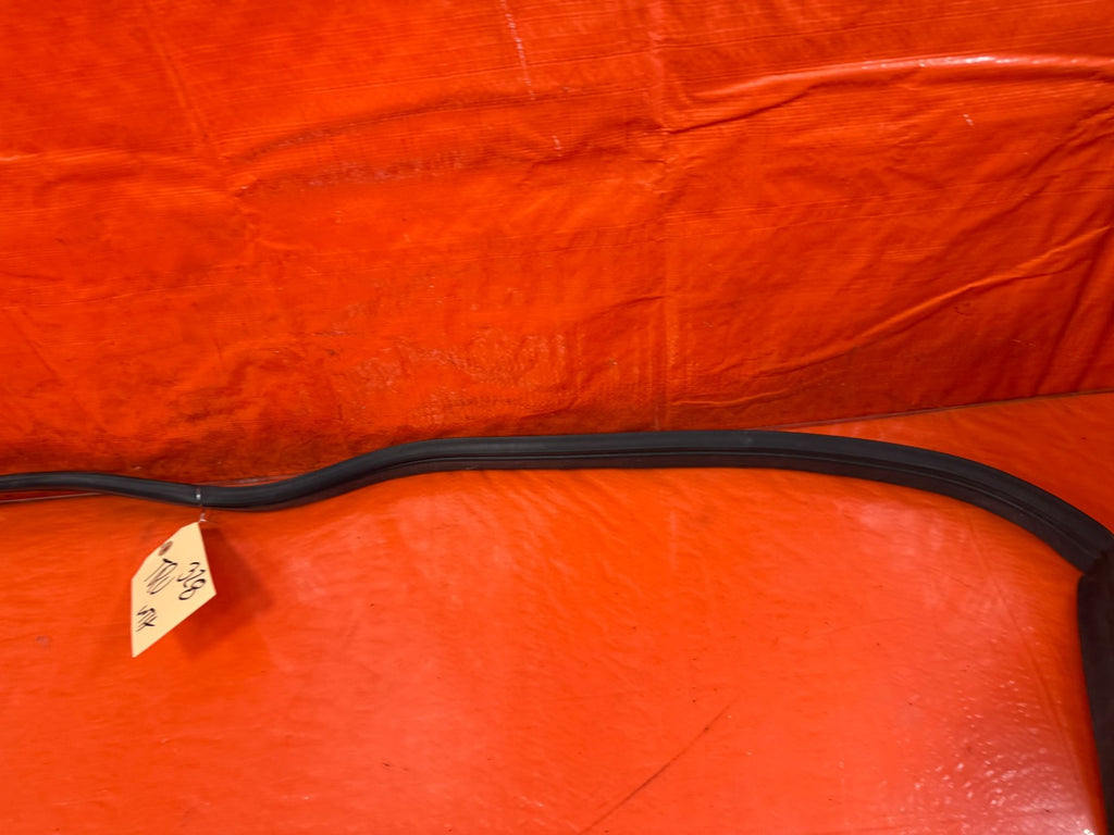 08 15 INFINITI G37 Q60    2D COUPE REAR TRUNK WEATHER STRIP GASKET SEAL OEM 3283