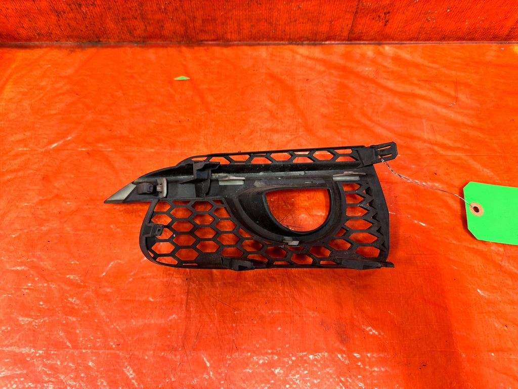 14 17 INFINITI Q50   RIGHT FOG LIGHT TRIM   OEM 3163