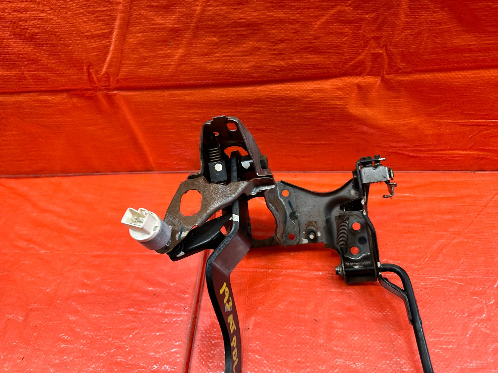 95 97 HONDA ODYSSEY   AUTOMATIC   GAS AND BRAKE PEDAL ASSEMBLY   OEM #1936