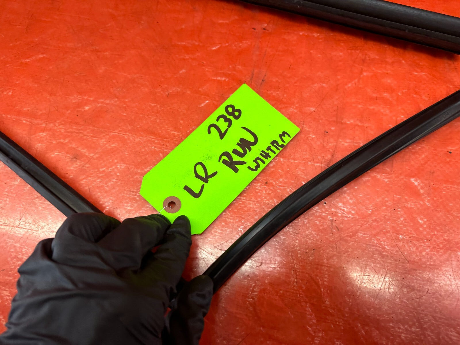 09 13 INFINITI  G37 SEDAN   DRIVER LEFT REAR WINDOW GLASS RUN CHANNEL   OEM #2386