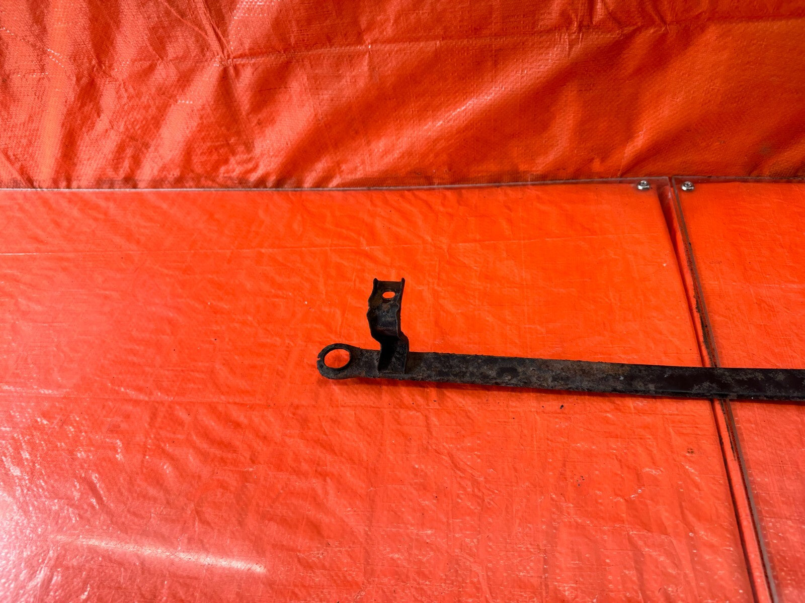 94 01 ACURA INTEGRA   AC CONDENSER ASSEMBLY MOUNTING BRACKET BAR MOUNT OEM #2294