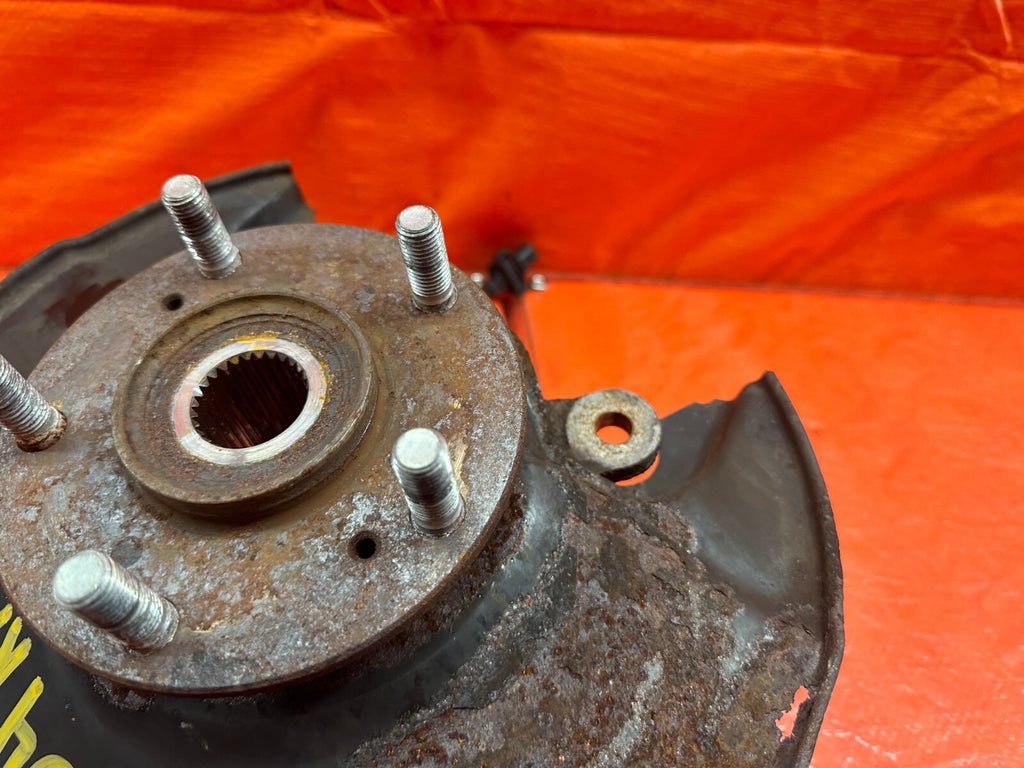 06 11 HONDA CIVIC SI 2D & 4D PASSENGER RIGHT FRONT SPINDLE KNUCKLE HUB OEM #2043
