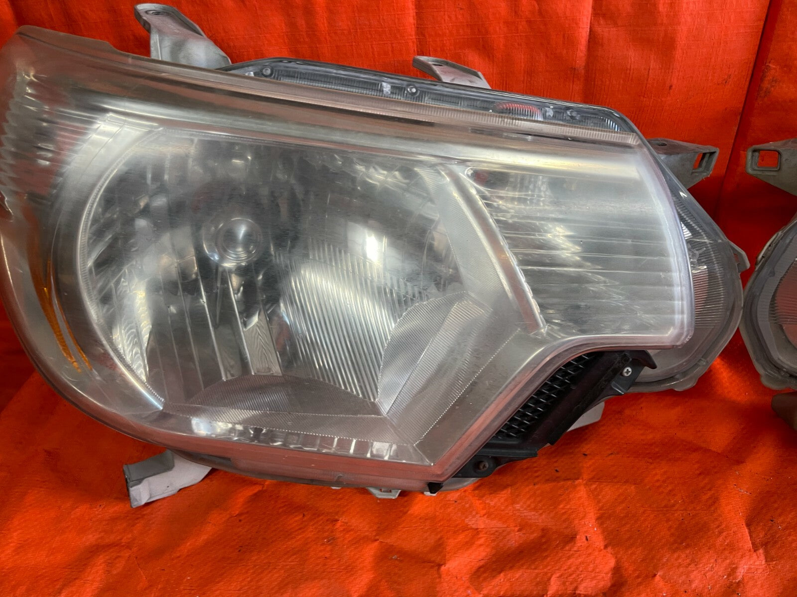 12 15 TOYOTA TACOMA   HEADLIGHT SET   HEADLIGHTS LEFT RIGHT 1 OEM 1 AFTERMARKET7