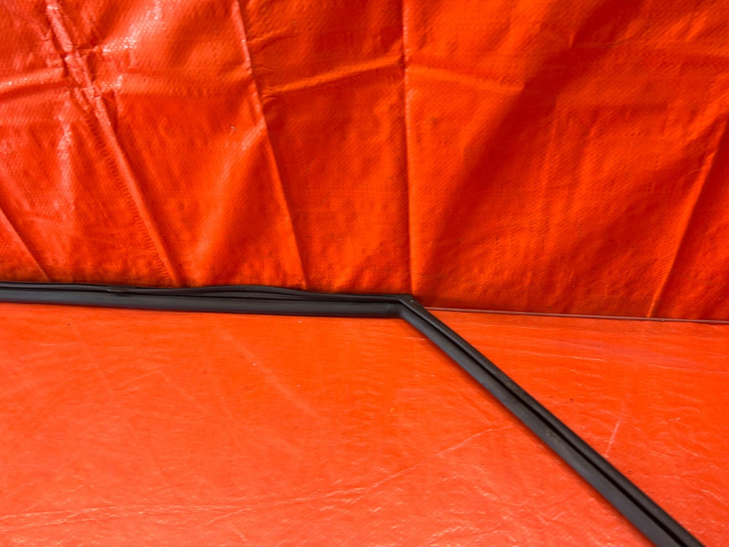 13 18 ACURA RDX   PASSENGER RIGHT FRONT DOOR RUN CHANNEL RUBBER GASKET OEM #1535