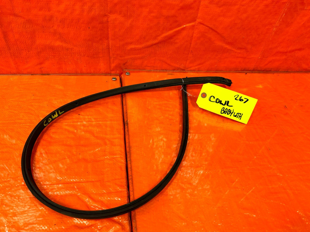 90 93 MAZDA MX 5 MIATA   WIPER COWL WEATHER STRIP RUBBER GASKET   OEM #2670