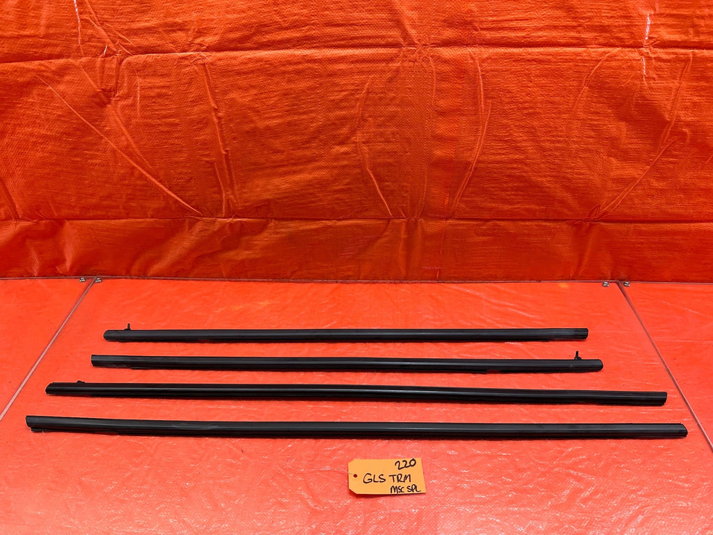 06 11 CIVIC 4D SEDAN   EXTERIOR DOOR WINDOW GLASS TRIM SET LEFT RIGHT   OEM #2202
