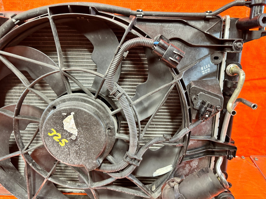 12 14 HYUNDAI GENESIS COUPE BK2 2.0L   RADIATOR W/ BOTH COOLING FANS & TANK 3257