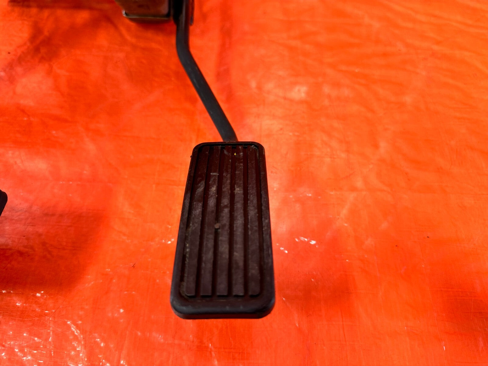 94 01 ACURA INTEGRA   AUTOMATIC TRANSMISSION MODEL   GAS AND BRAKE PEDAL OEM 2814