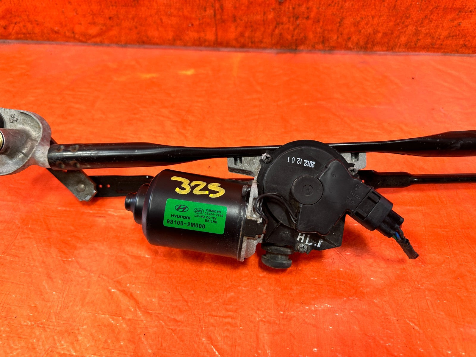10 16 HYUNDAI GENESIS COUPE WINDSHIELD WIPER MOTOR W/ LINKAGE COMPLETE OEM 3253