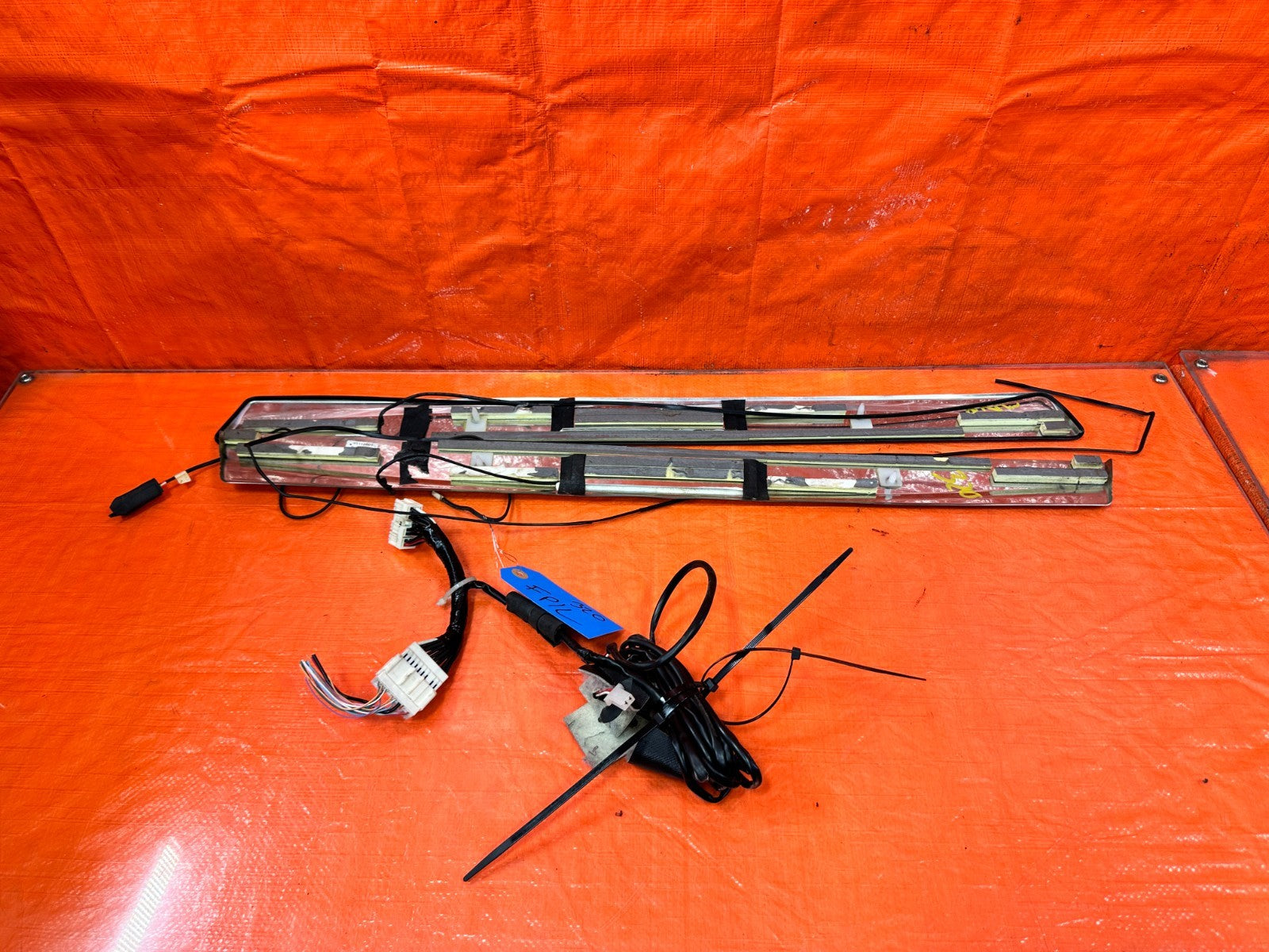 08 15 INFINITI G37 Q60 COUPE   ILLUMINATING FLOOR PILLARS W/ PLUG N PLAY HARNESS13