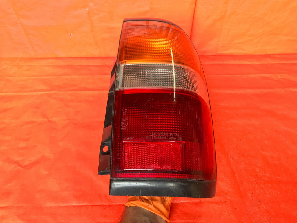 OEM 1996 1997 1998 NISSAN PATHFINDER PASSENGER RIGHT TAIL LIGHT LAMP 96 97 980