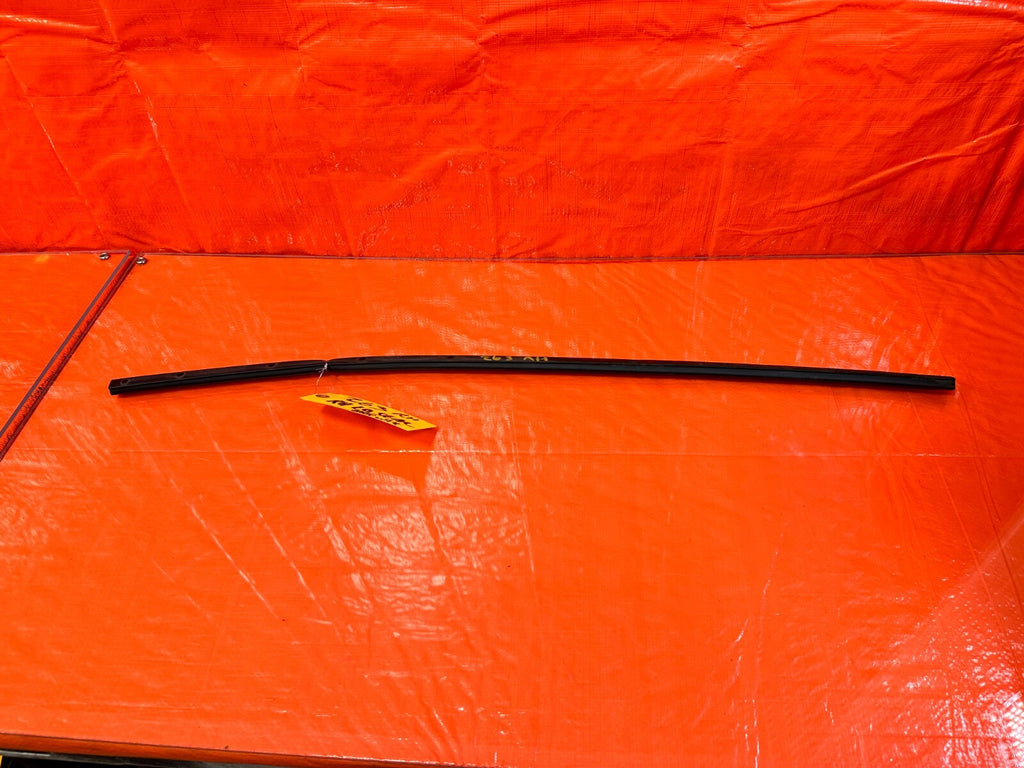 97 01 HONDA PRELUDE   PASSENGER RIGHT LOWER DOOR WEATHER STRIP SEAL   OEM #2637